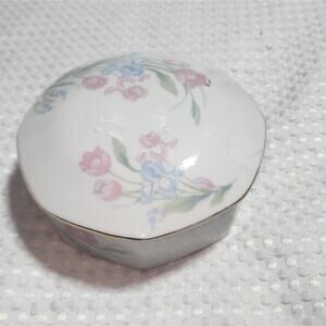 JAMESTOWN CHINA EUC JAPANESE PORCELAIN MOTIF 6.25" DRESSER BOX
